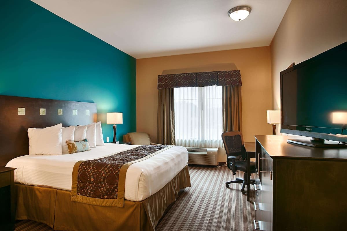 Desk, iron/ironing board, free WiFi, bed sheets