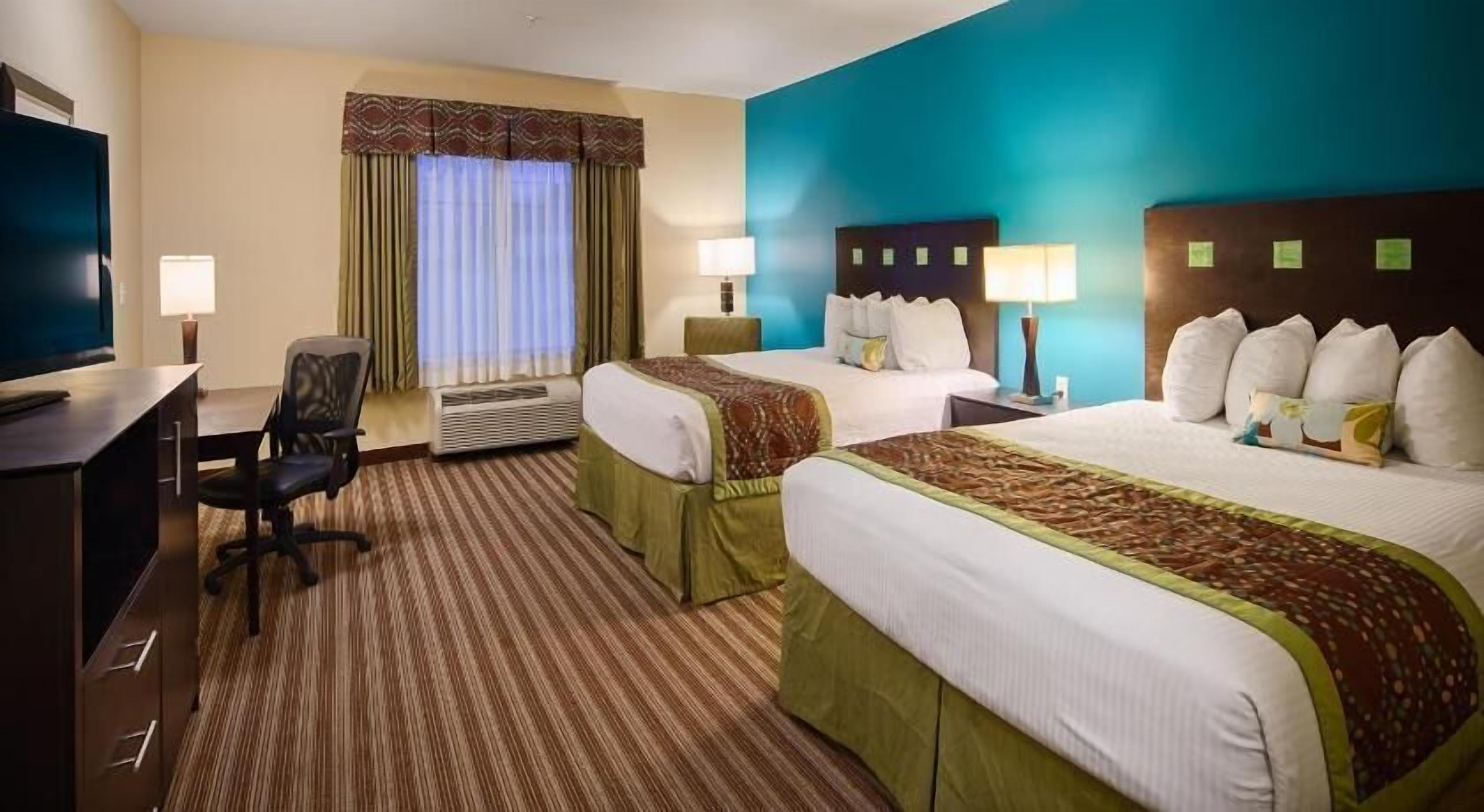 Desk, iron/ironing board, free WiFi, bed sheets