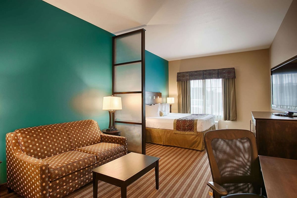 Desk, iron/ironing board, free WiFi, bed sheets