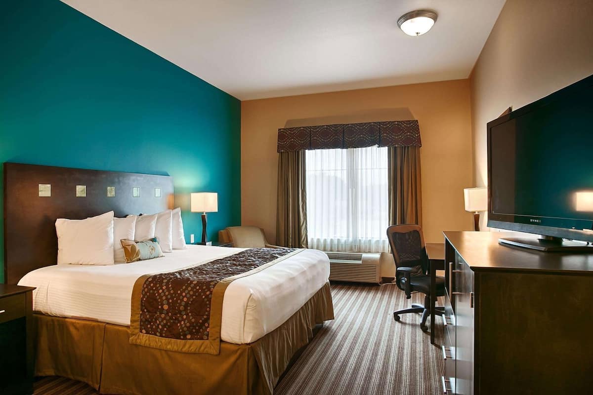 Desk, iron/ironing board, free WiFi, bed sheets