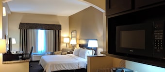 Holiday Inn Express & Suites Clinton by IHG