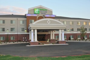 A Holiday Inn Express & Suites hotel with a covered entrance, multiple windows, and a brick facade. - Holiday Inn Express & Suites Clinton by IHG (Clinton)