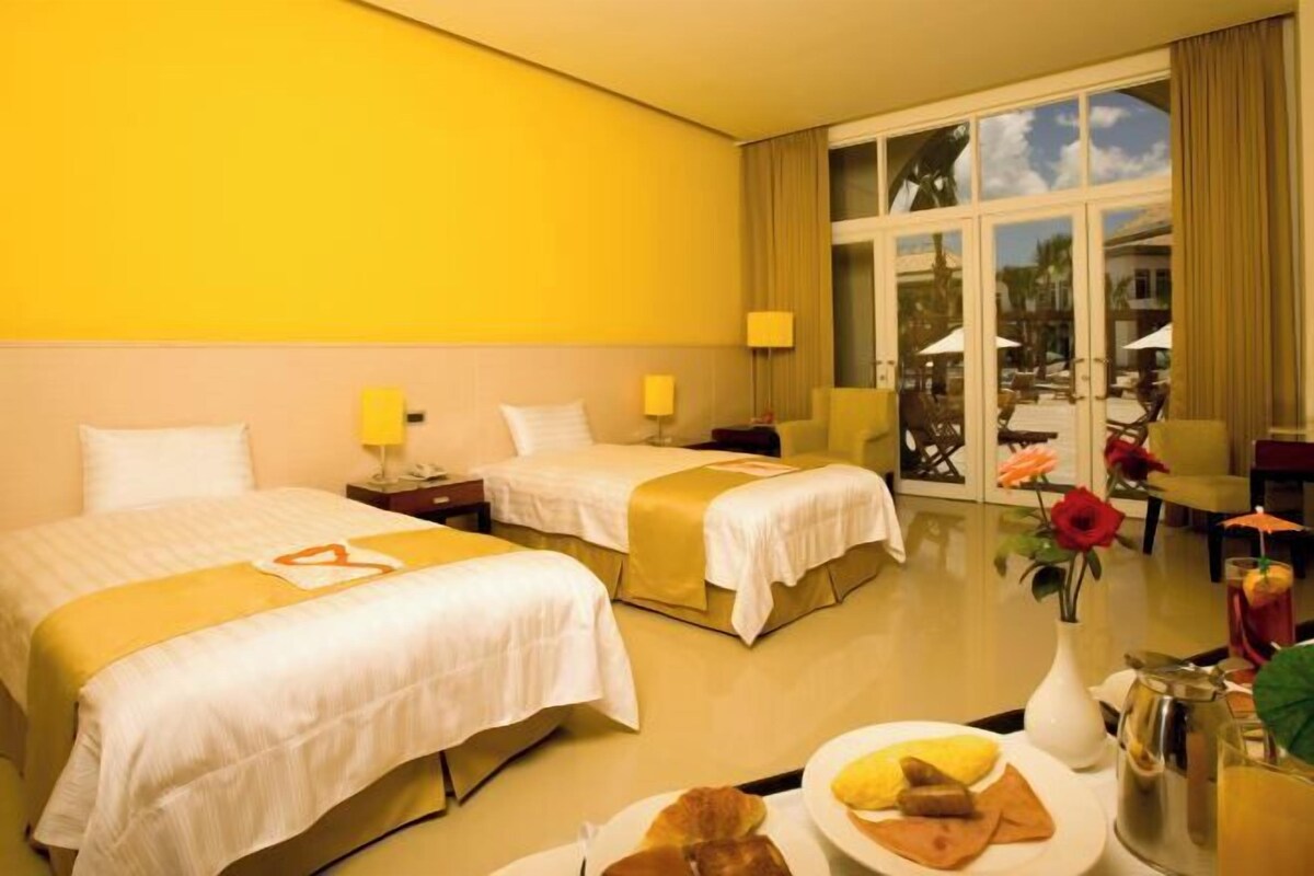 Donsdekens, pillowtop-bedden, een minibar, een kluis op de kamer