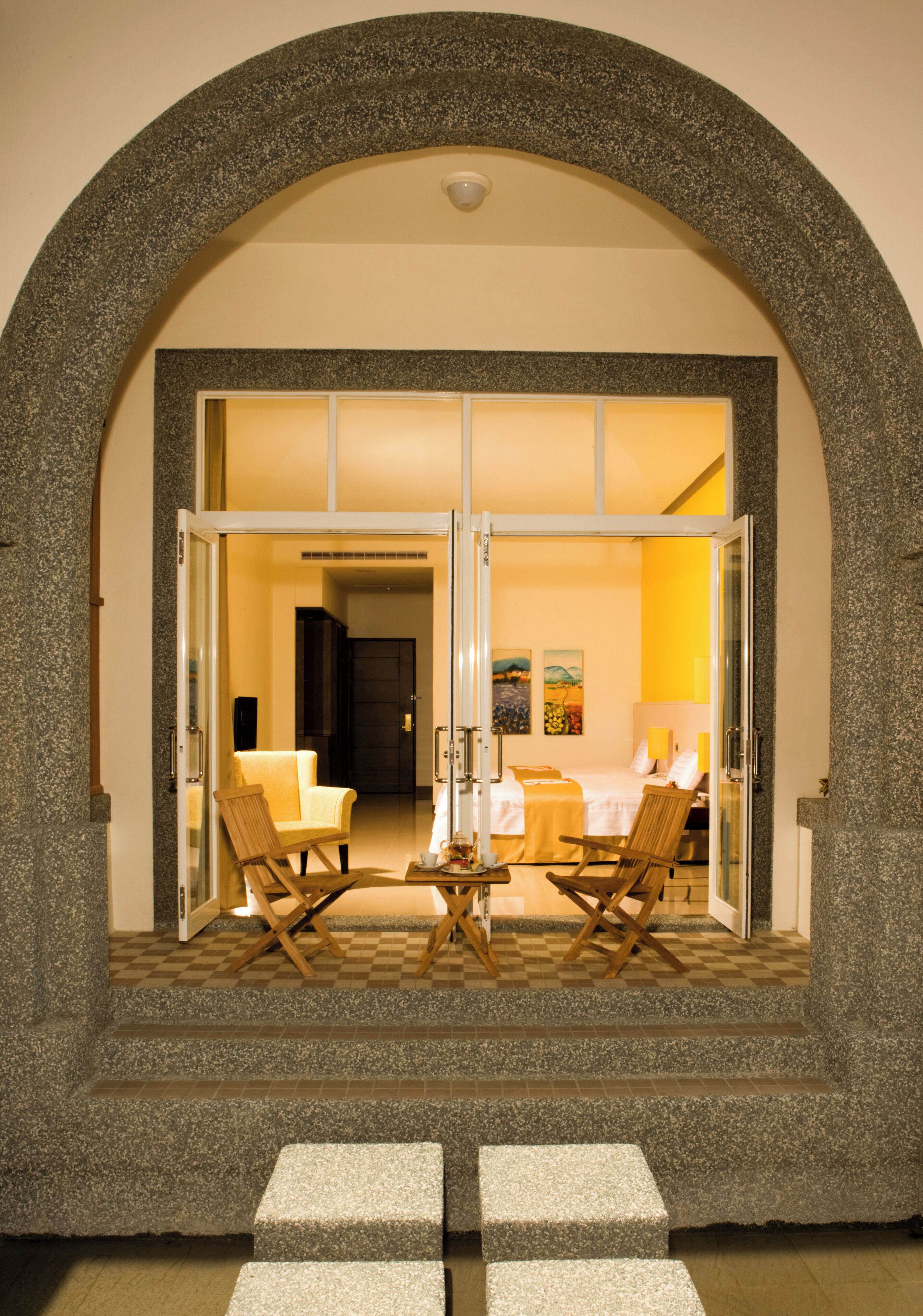 Cubrecamas, colchones con pillow-top y minibar 