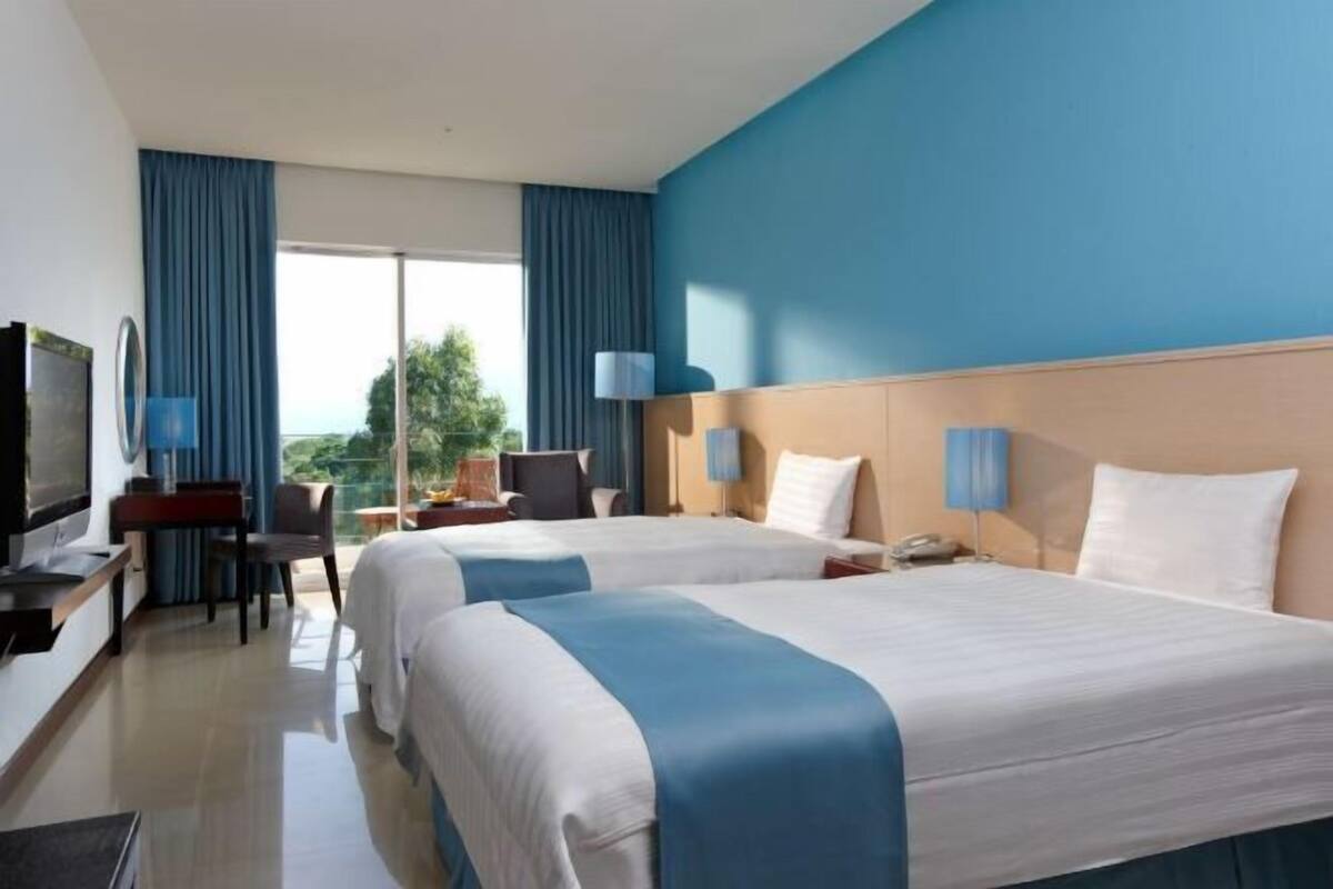 1 bedroom, down comforters, pillowtop beds, minibar