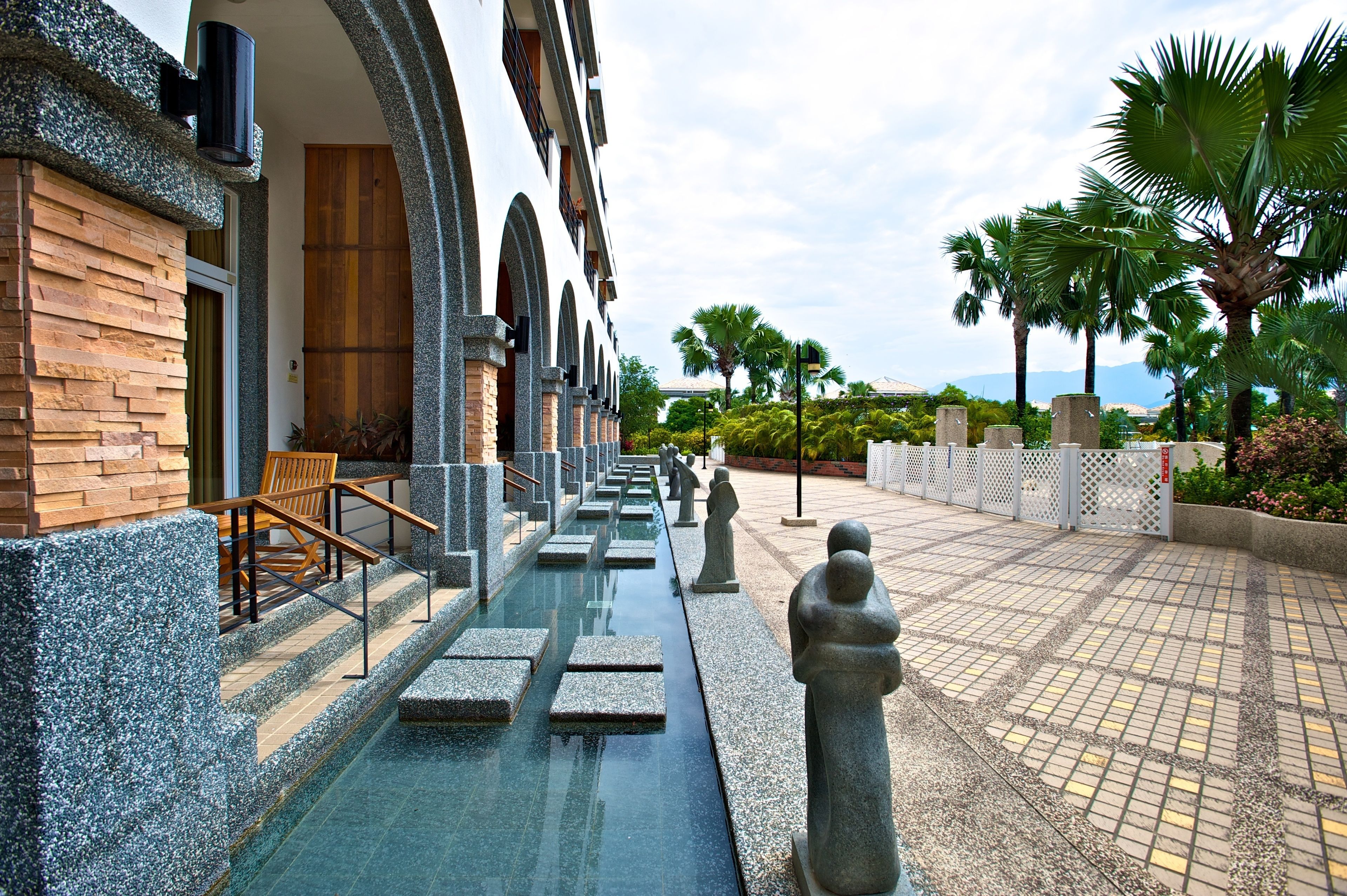 クラシック ダブルルーム | バスルーム | 個別の浴槽とシャワー、ヘアドライヤー、スリッパ、タオル