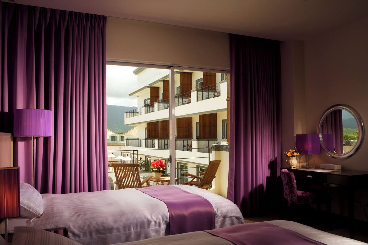 Cubrecamas, colchones con pillow-top y minibar 