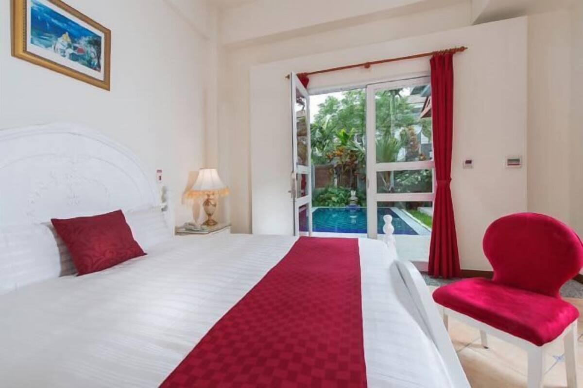 1 bedroom, down comforters, pillowtop beds, minibar