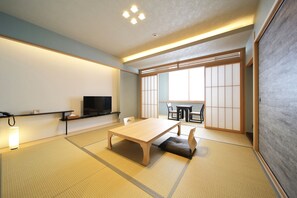 Standard Room, Shared Bathroom (12 tatami mats) | Premium bedding, down comforters, in-room safe, blackout drapes - Hotel Honnoji (Kyoto)