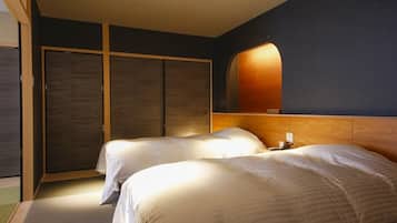 Suíte em estilo japonês | 1 quarto, roupas de cama premium, edredons de pluma, cofres nos quartos