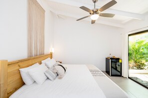 Classic Studio Suite | Premium bedding, memory-foam beds, minibar, individually decorated - Cafe Playa Negra (Veintisiete de Abril)