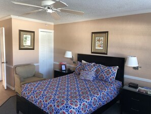 Standard Room, 1 Queen Bed | Individually decorated, individually furnished, blackout drapes