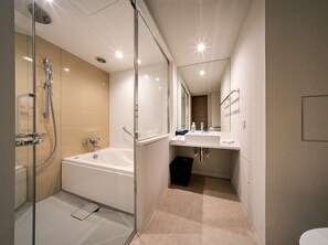 Free toiletries, hair dryer, slippers, bidet - Daiwa Roynet Hotel Okinawa Kenchomae (Naha)