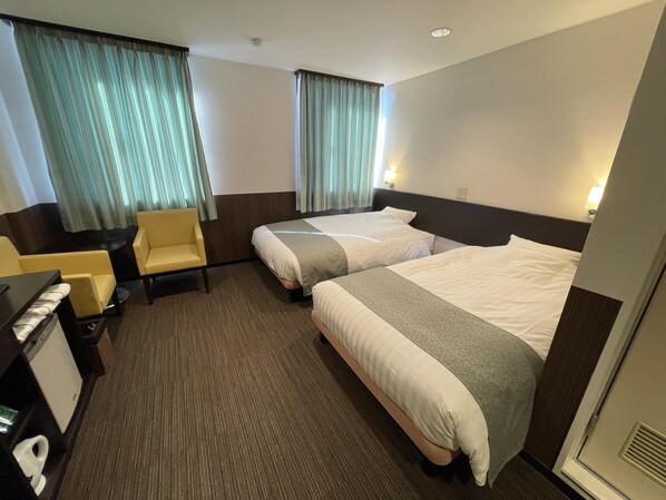 デスク、アイロン / アイロン台、WiFi (無料)