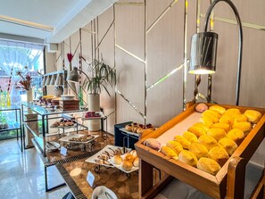 Daily buffet breakfast for a fee - Cebu Grand Hotel Vibo Place Capitol (Cebu City)