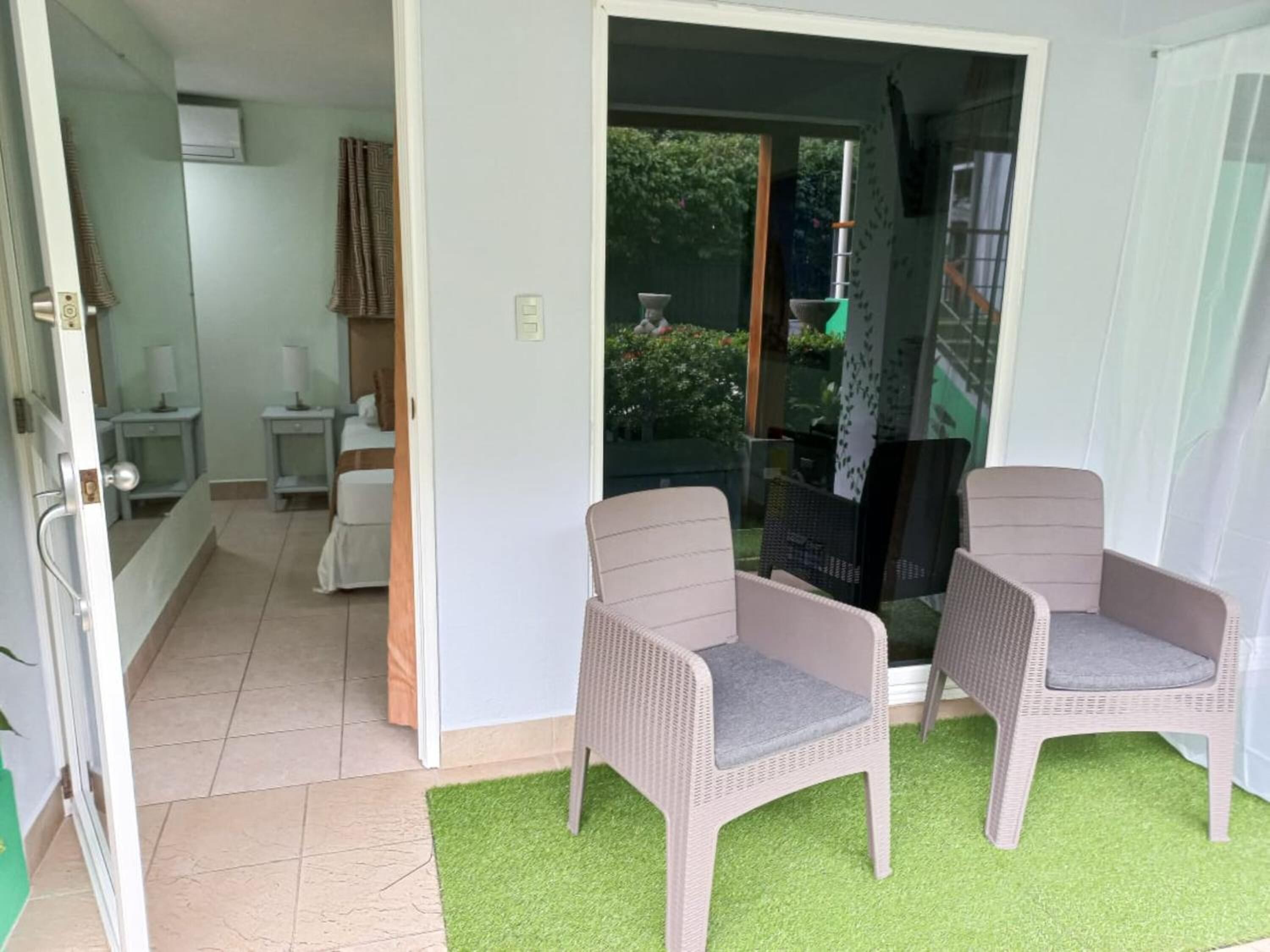 Chambre Triple | Coffres-forts dans les chambres, décoration personnalisée