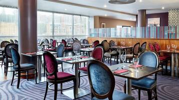 Breakfast, lunch, dinner served; British cuisine