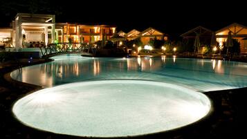 Bồn tắm spa ngoài trời