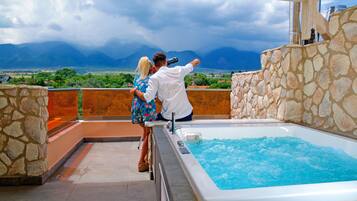 Executive Suite, Jetted Tub (Olympus) | Private spa tub