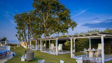 3 restaurants, dinner served, Greek cuisine