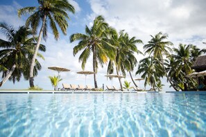 2 outdoor pools, sun loungers - Mantis Soanambo Hotel and Spa (Nosy Boraha)