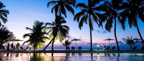 2 outdoor pools, sun loungers