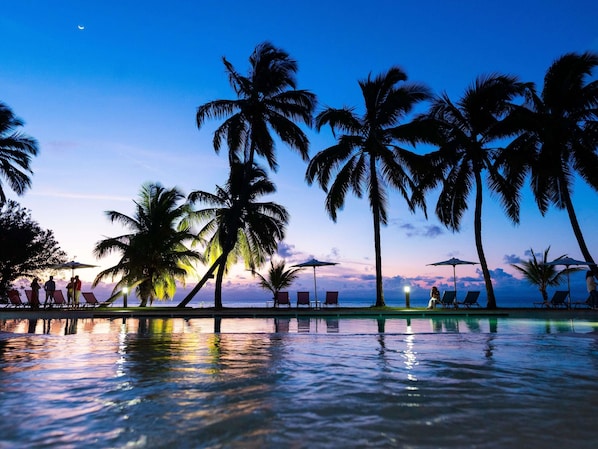 2 outdoor pools, sun loungers - Mantis Soanambo Hotel and Spa (Nosy Boraha)
