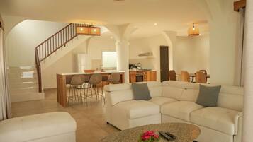 Villa Deluxe, 3 habitaciones | Minibar, caja fuerte, decoración individual y mobiliario individual