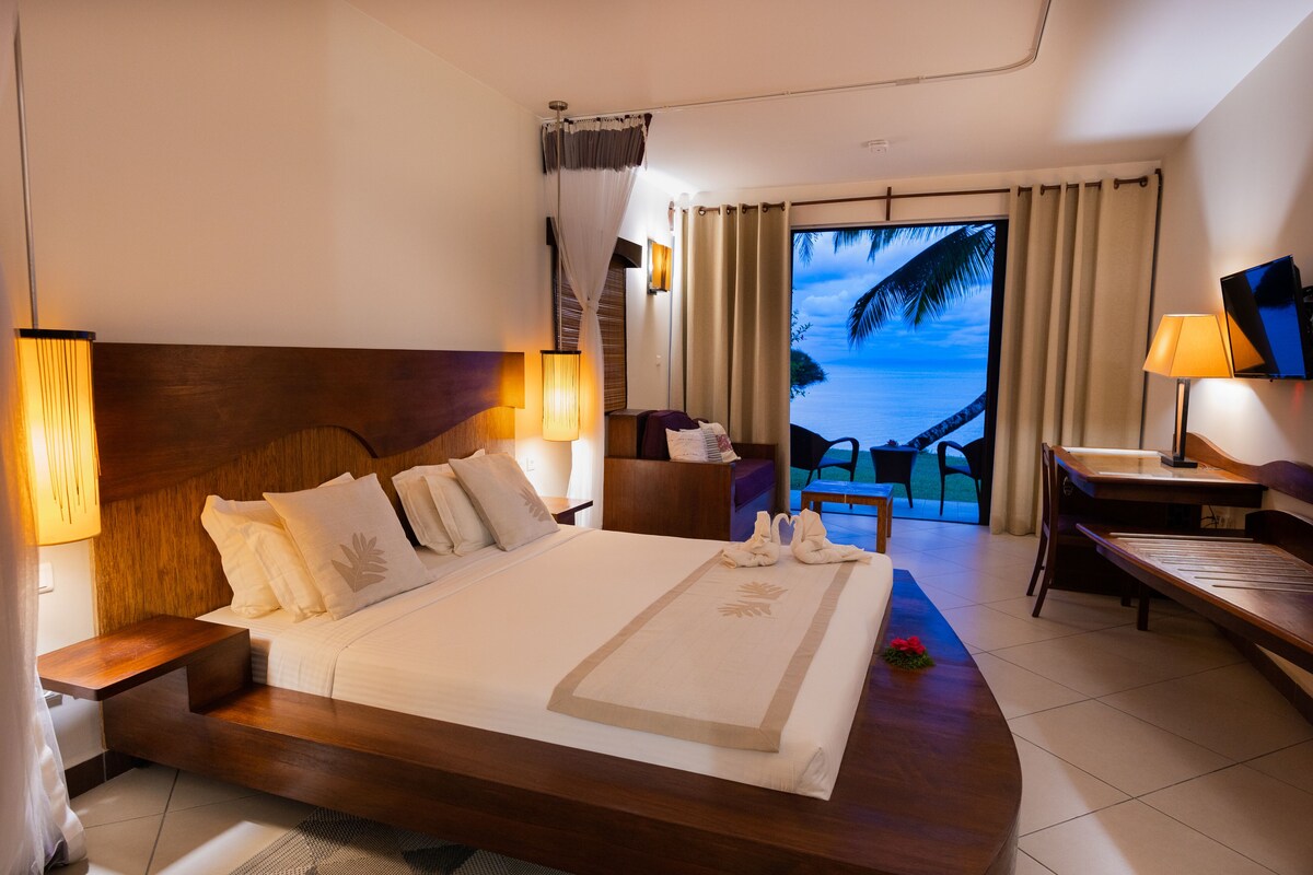 Superior Room with beach access and Ocean view | Minibar, safe på rommet, skrivebord og skrivebord for bærbar PC