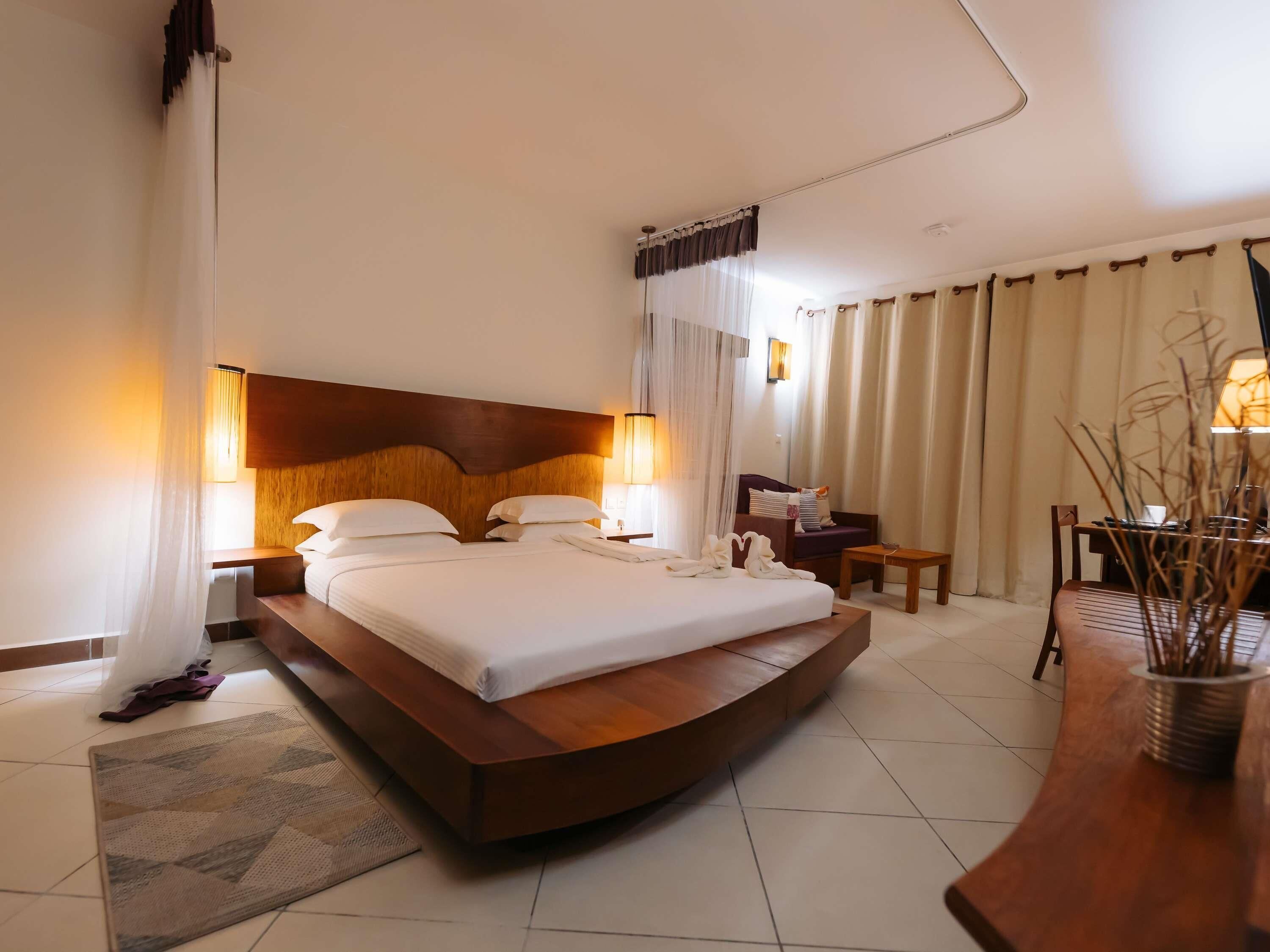 Superior Room, 1 King Bed, Balcony, Ocean View | Minibar, in-room safe, individually decorated, individually furnished