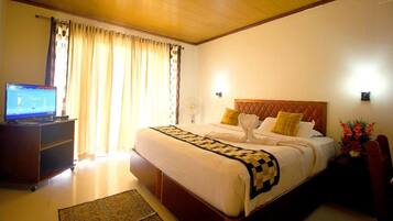Room, 1 King Bed, Mountain View | In-room safe, desk, soundproofing, iron/ironing board
