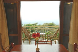 Caja de seguridad en la habitación y escritorio 