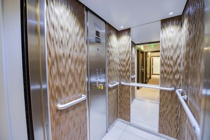 Interior - Source Hotel (Paris)