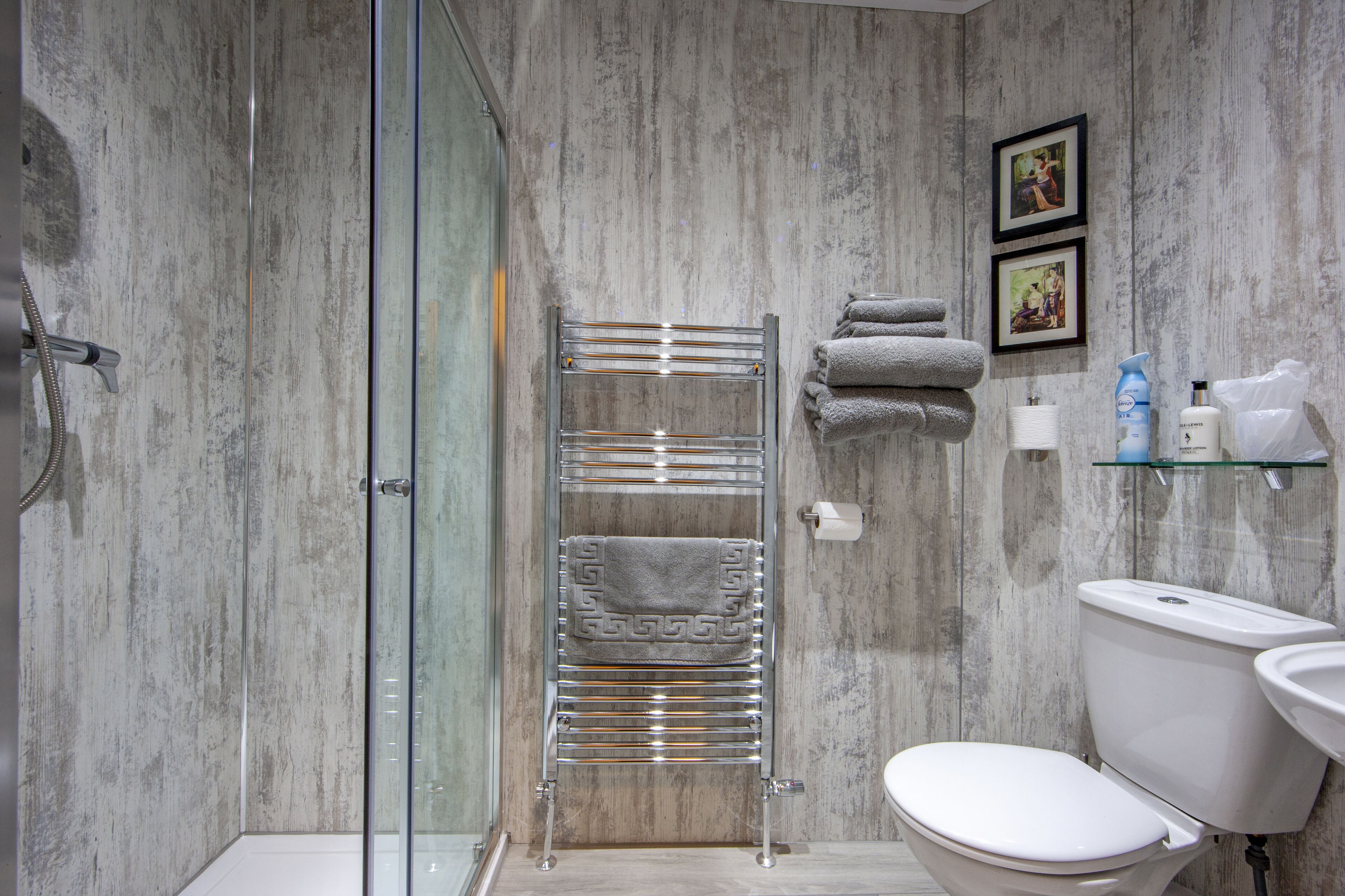 Grand Suite | Bathroom | Shower, hair dryer, bathrobes, towels
