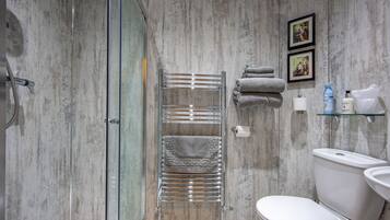 Grand Suite | Bathroom | Shower, hair dryer, bathrobes, towels