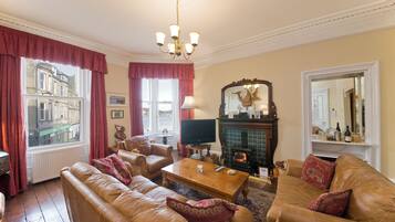 Luxe suite, 1 slaapkamer, koelkast, uitzicht op haven | Hypoallergeen beddengoed, individueel gedecoreerd