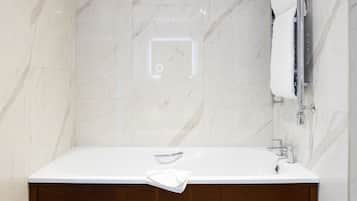 Superior Double Room, 1 King Bed, Non Smoking, Ensuite | Bathroom