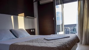 Room - Good Night (Niš)