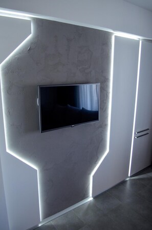 TV 22 pollici con canali via cavo