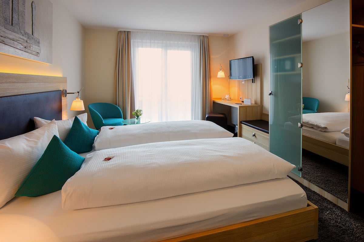 standard double room | in-room safe, desk, soundproofing, free wifi