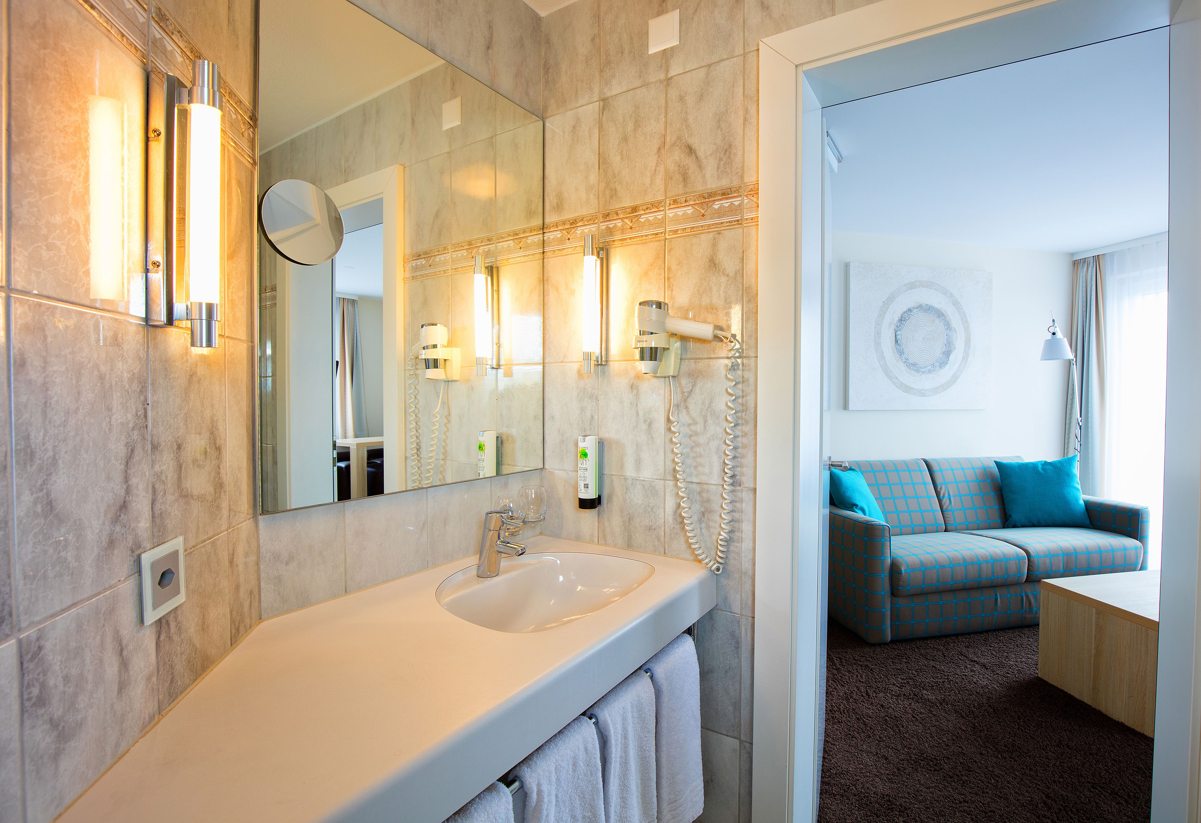 junior suite | bathroom | free toiletries, hair dryer, bathrobes, slippers