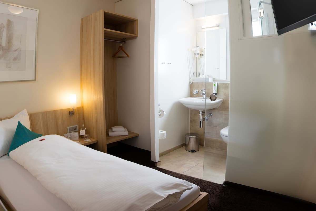 1 bedroom, in-room safe, soundproofing, free WiFi