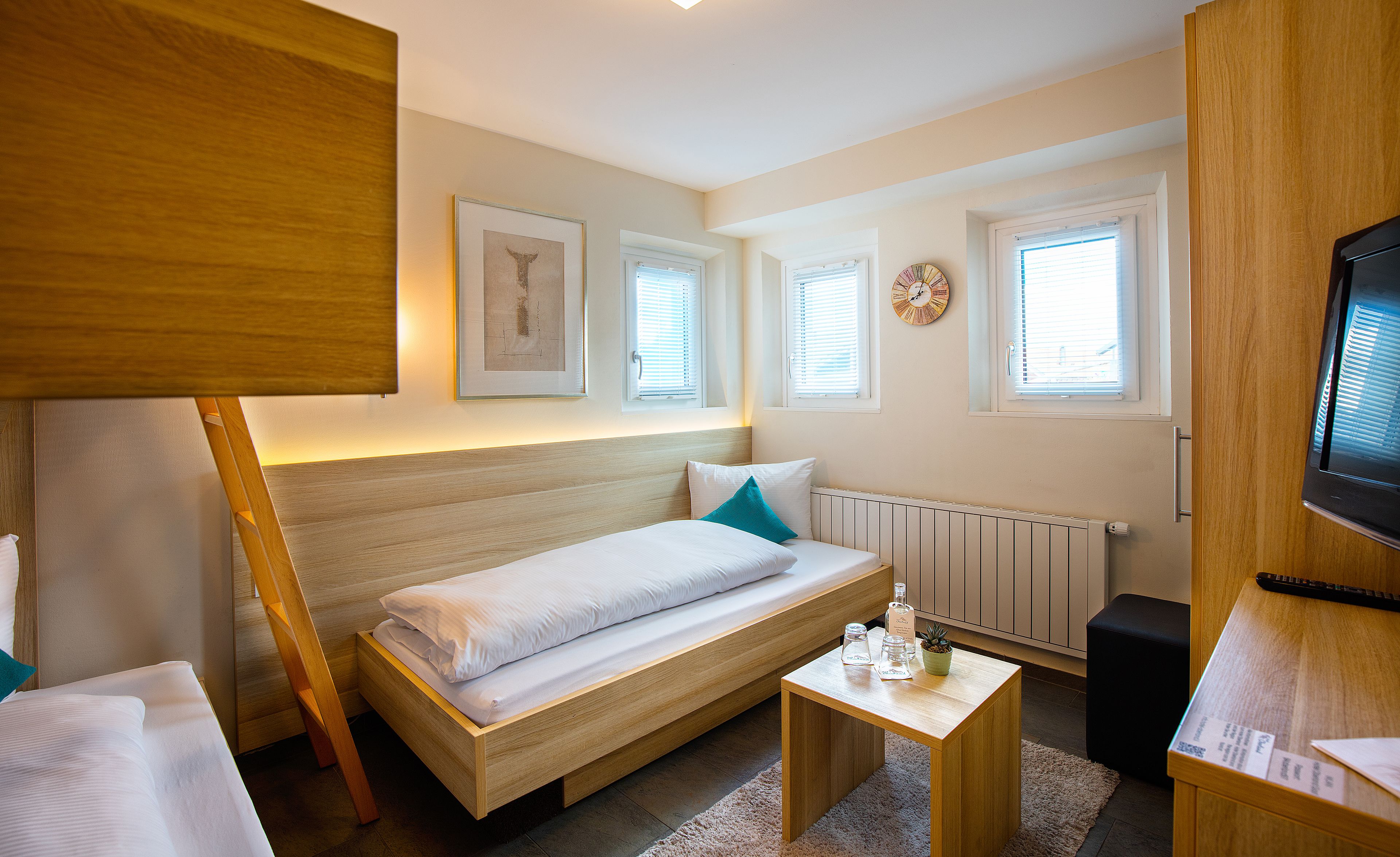 triple room (souterrain) | in-room safe, desk, soundproofing, free wifi