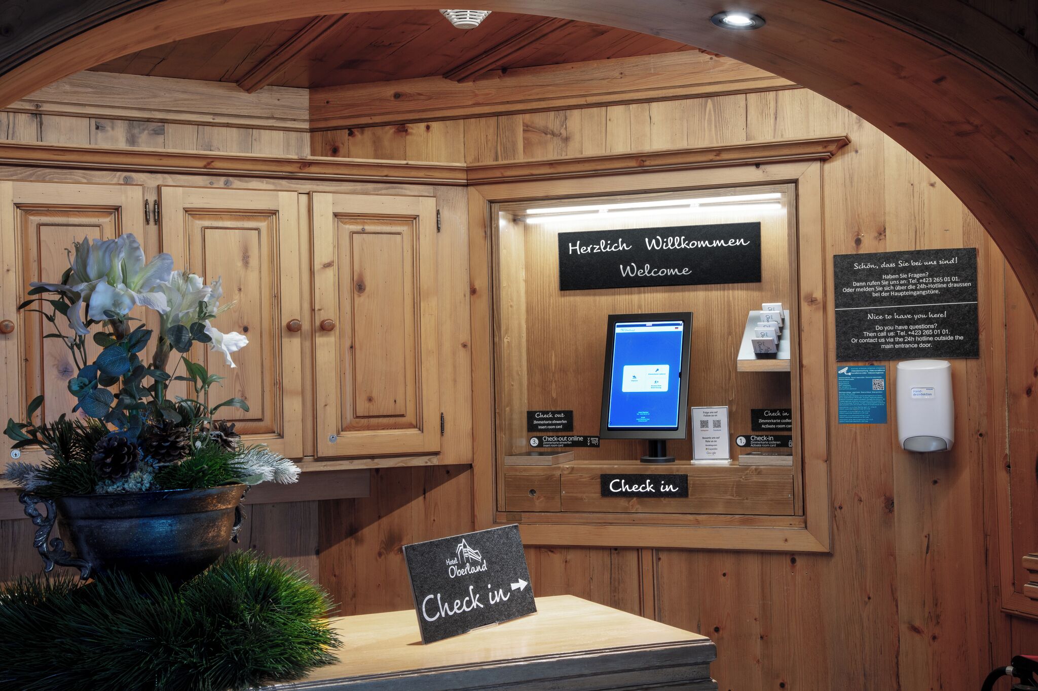 Indtjeknings-/udtjekningsautomat