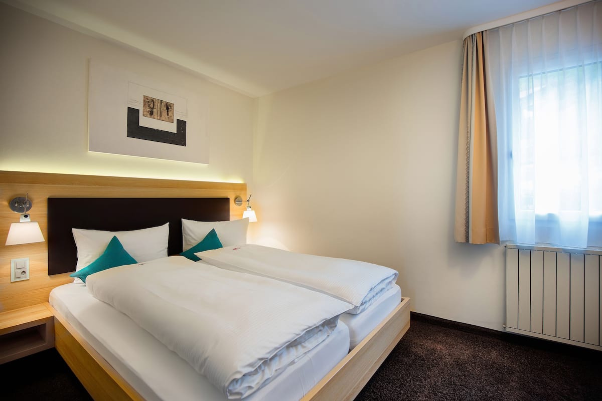 Junior Suite | 1 bedroom, in-room safe, soundproofing, free WiFi