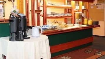 Desayuno buffet diario (EUR 06.50 por persona)