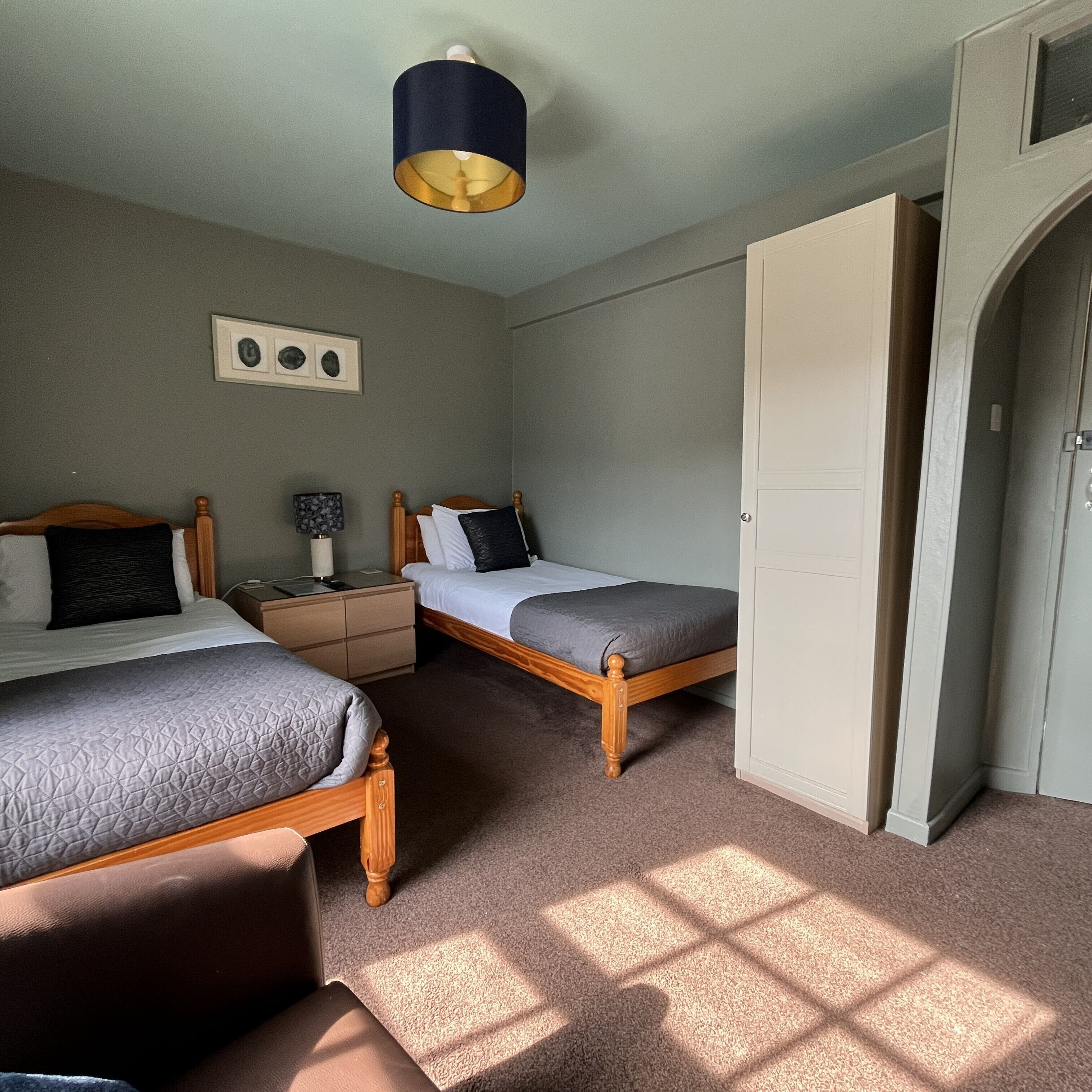 Coffres-forts dans les chambres, fer et planche à repasser