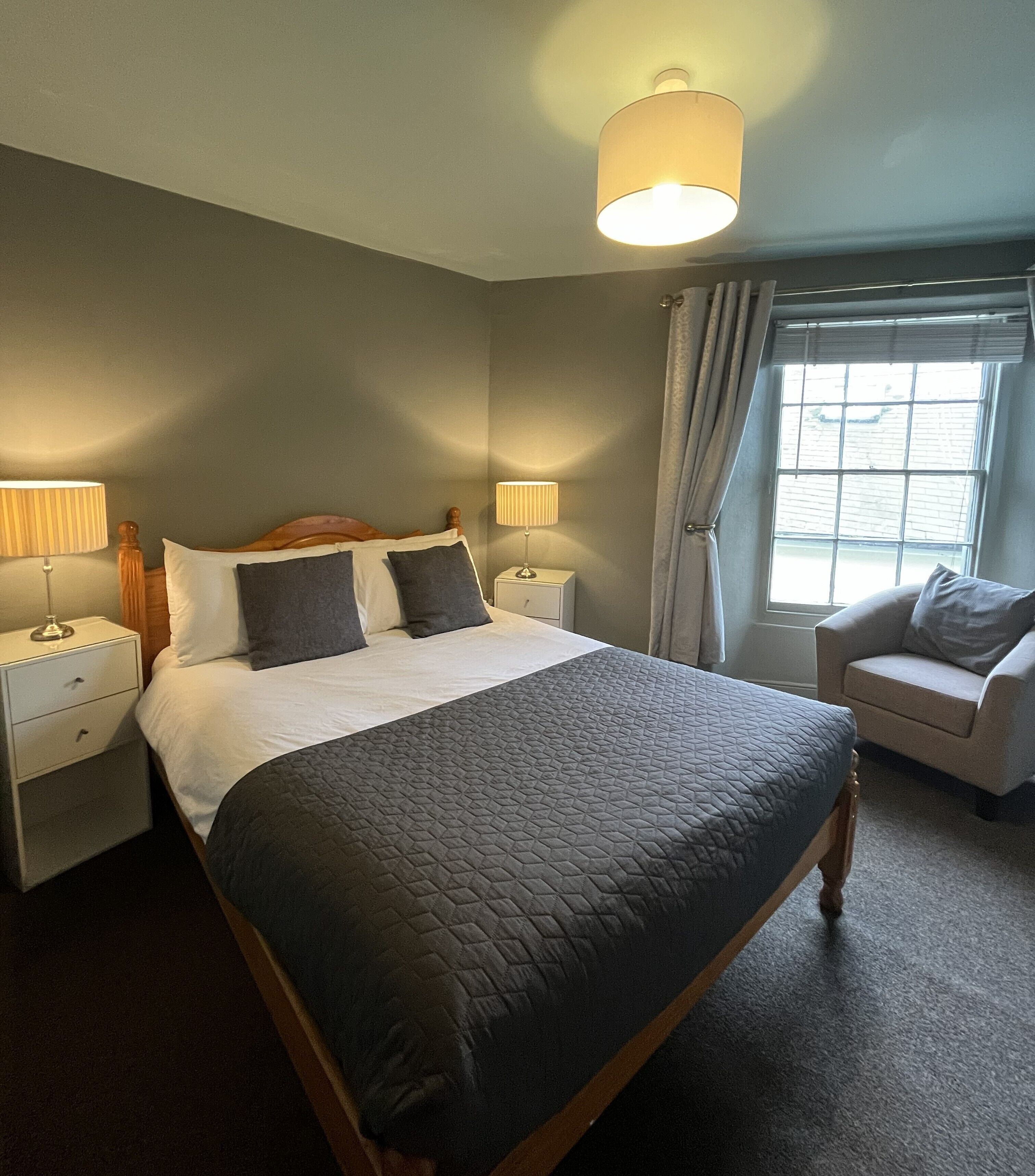 Coffres-forts dans les chambres, fer et planche à repasser