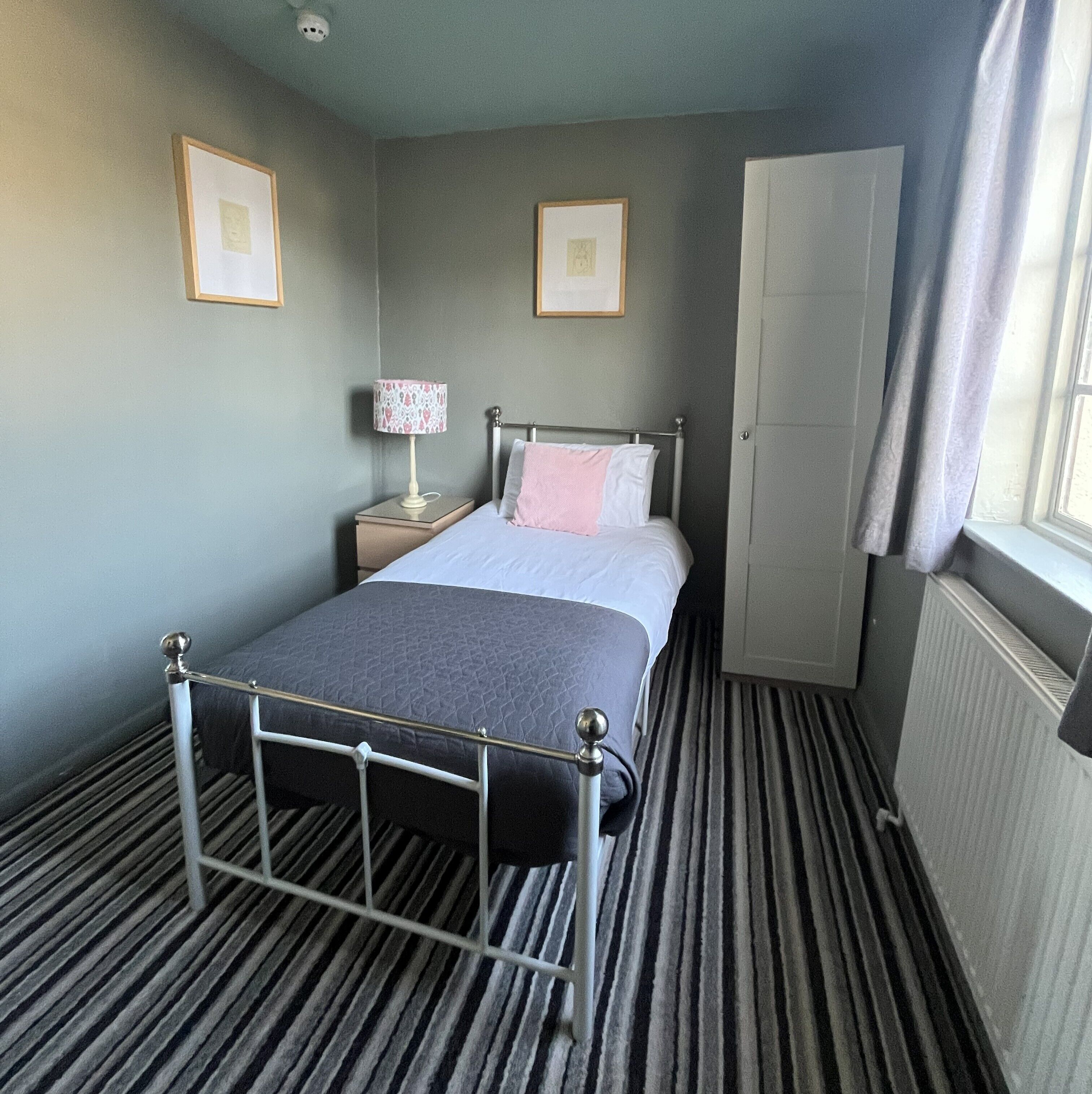 Coffres-forts dans les chambres, fer et planche à repasser