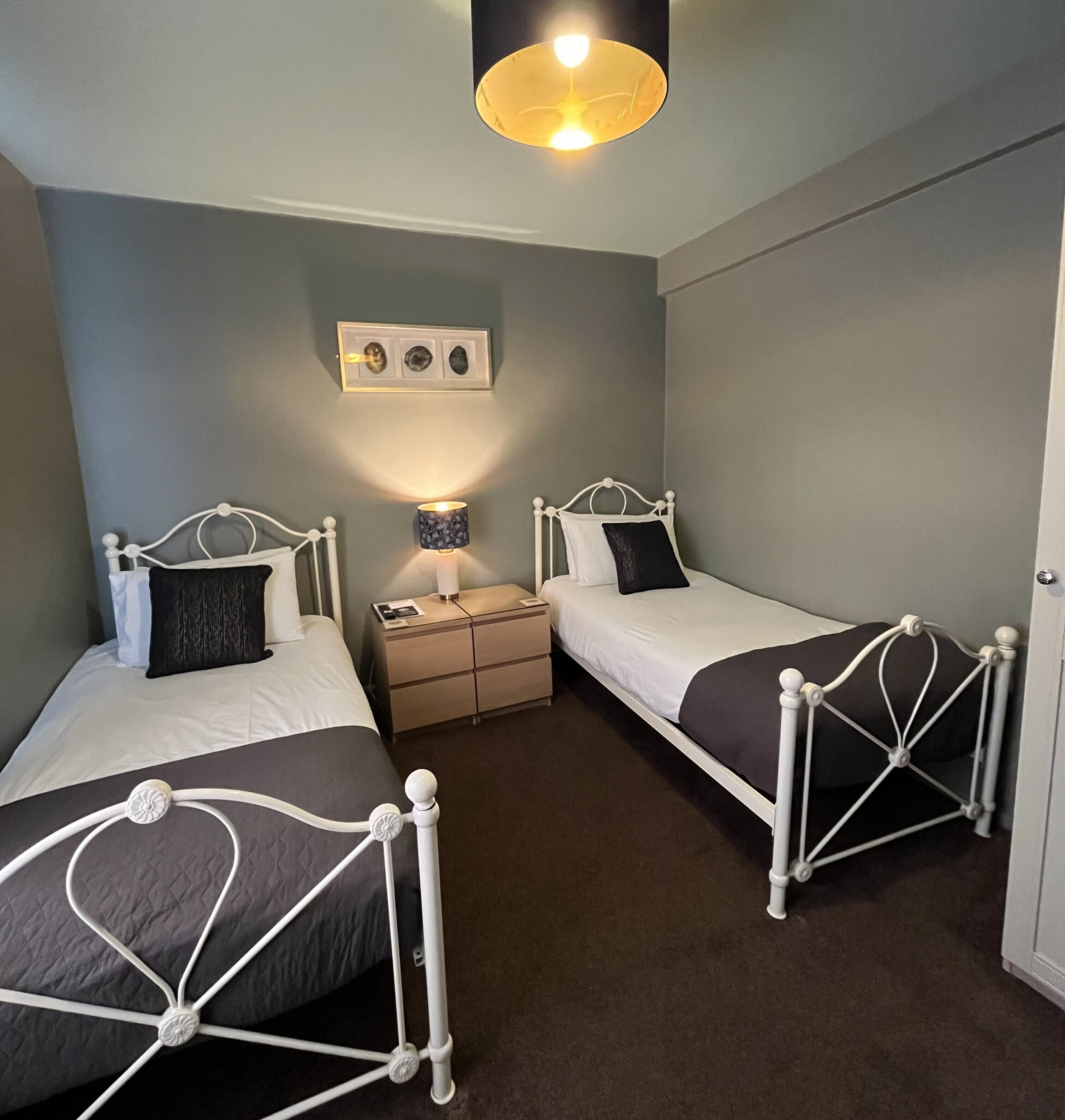 Twin Room | In-room safe, iron/ironing board (on request), WiFi (free), bed sheets